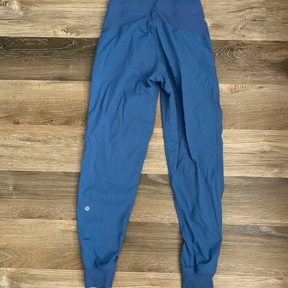 Lululemon pants - Picture 3 of 4